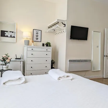 Guest Rooms In Anfiled Near Stadium, Free Parking Liverpool Exterior photo