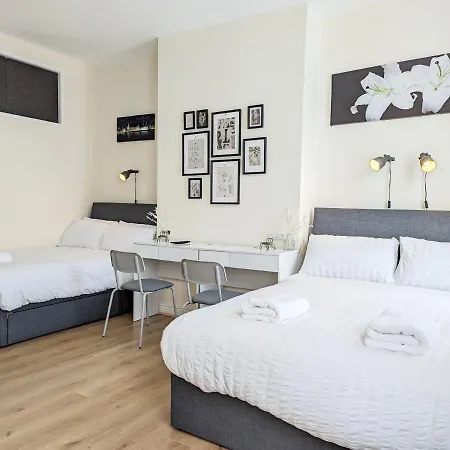 Guest Rooms In Anfiled Near Stadium, Free Parking Liverpool Exterior photo