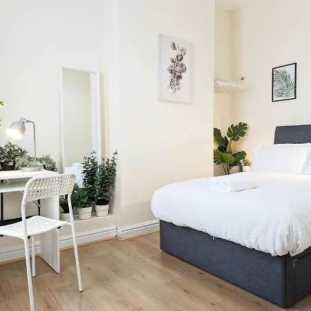 Guest Rooms In Anfiled Near Stadium, Free Parking Liverpool Exterior photo