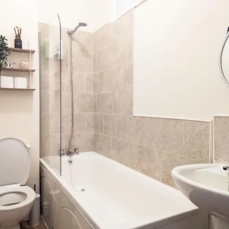 Guest Rooms In Anfiled Near Stadium, Free Parking Liverpool Exterior photo