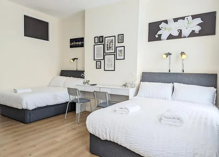 Guest Rooms In Anfiled Near Stadium, Free Parking