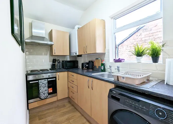 Guest Rooms In Anfiled Near Stadium, Free Parking
