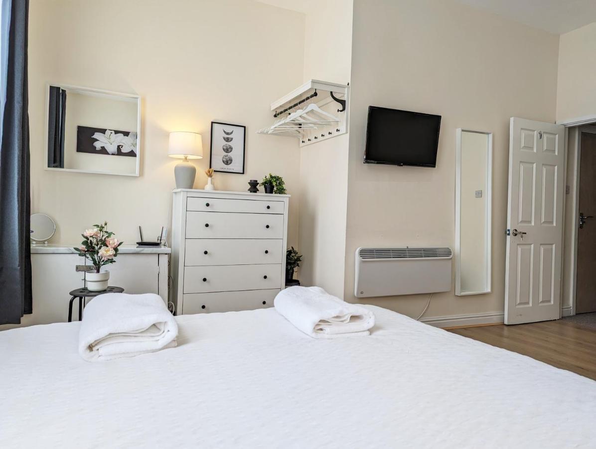Guest In Anfiled Near Stadium, Free Parking *