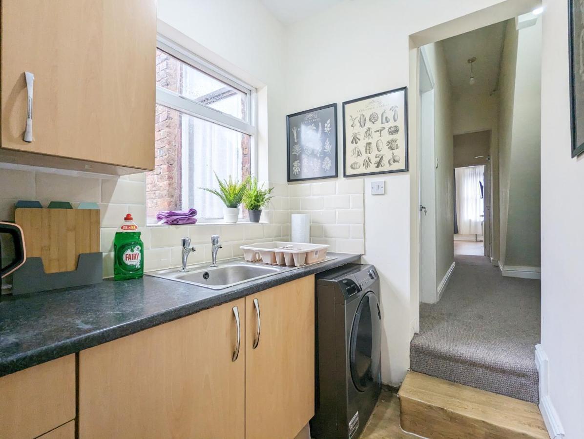Guest In Anfiled Near Stadium, Free Parking Holiday home