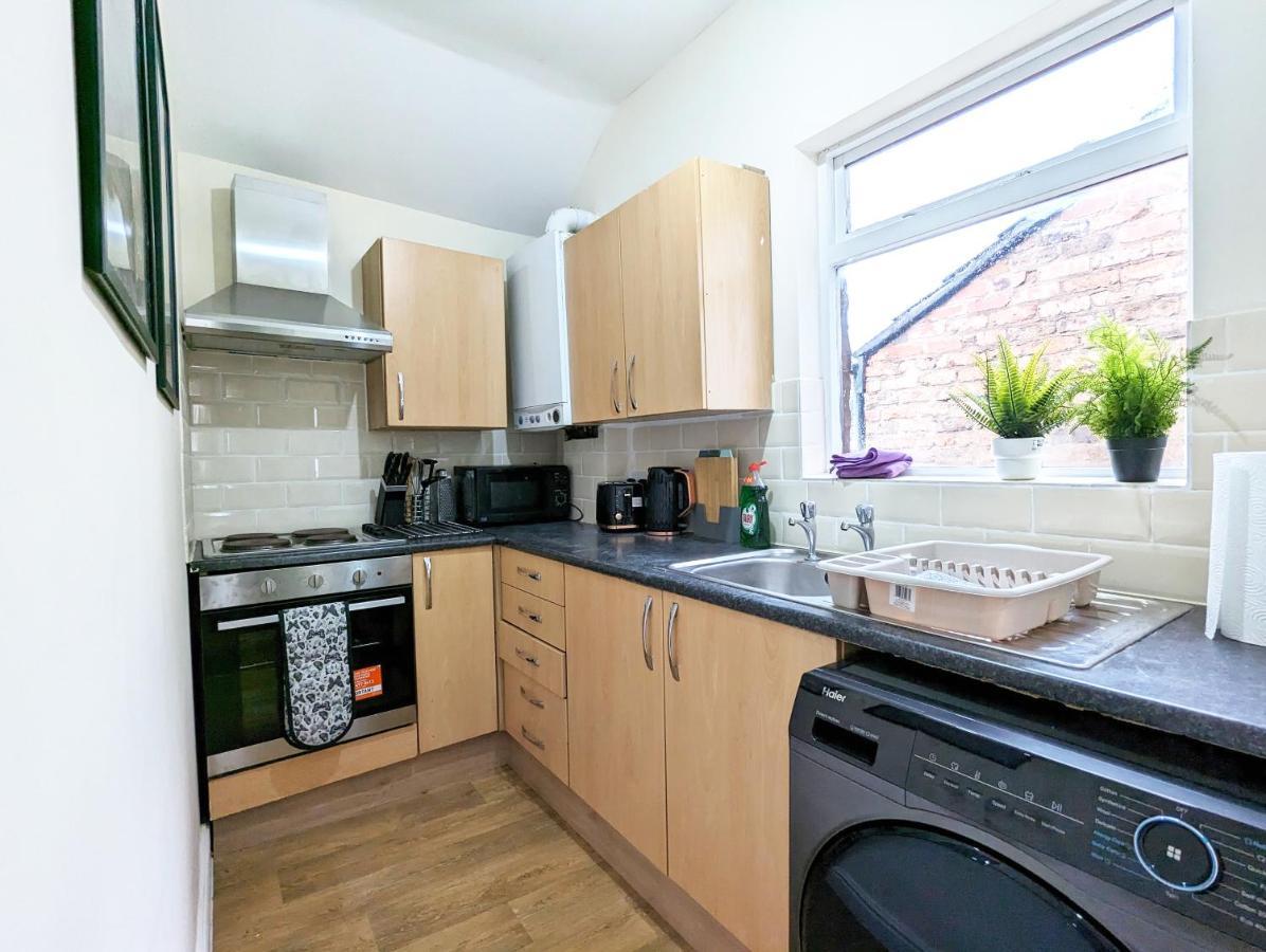 Guest In Anfiled Near Stadium, Free Parking Holiday home *