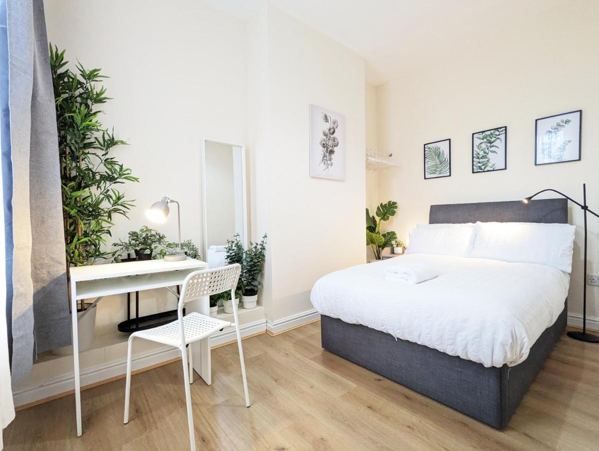 Guest In Anfiled Near Stadium, Free Parking Liverpool