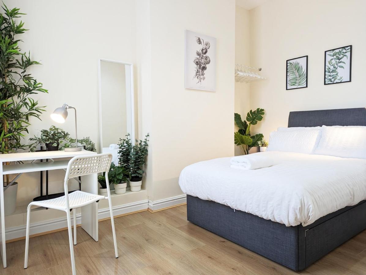 Guest In Anfiled Near Stadium, Free Parking Holiday home