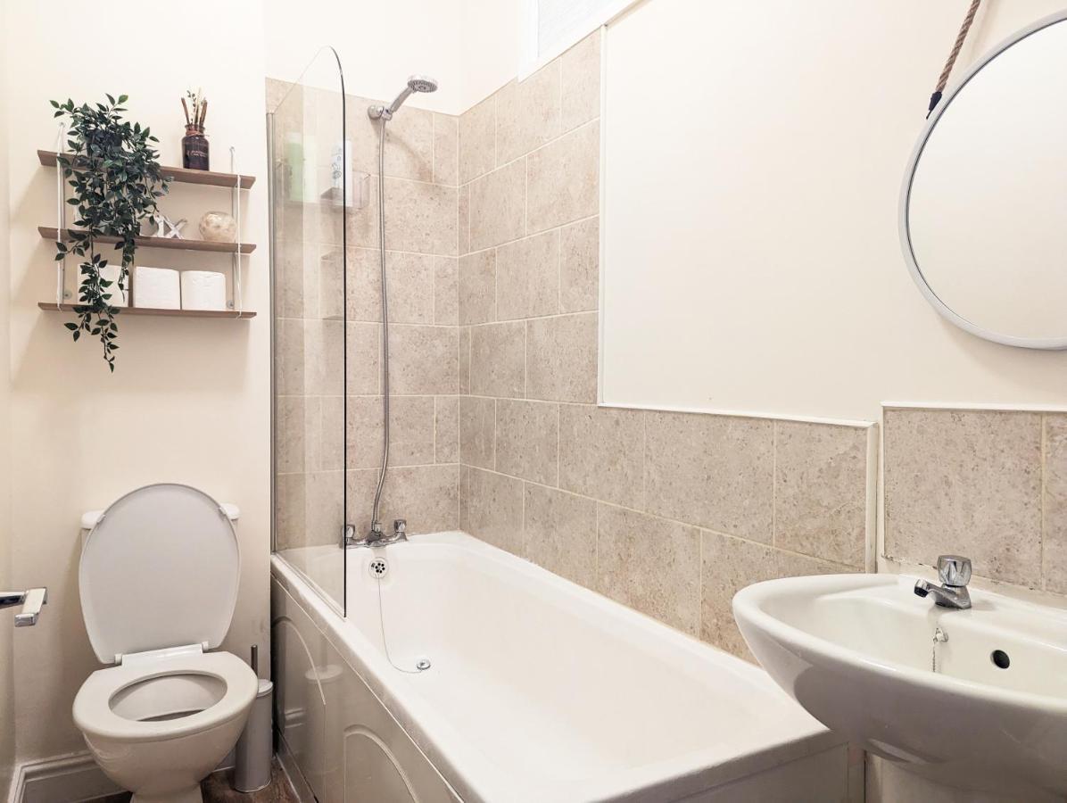 Guest In Anfiled Near Stadium, Free Parking Holiday home Liverpool