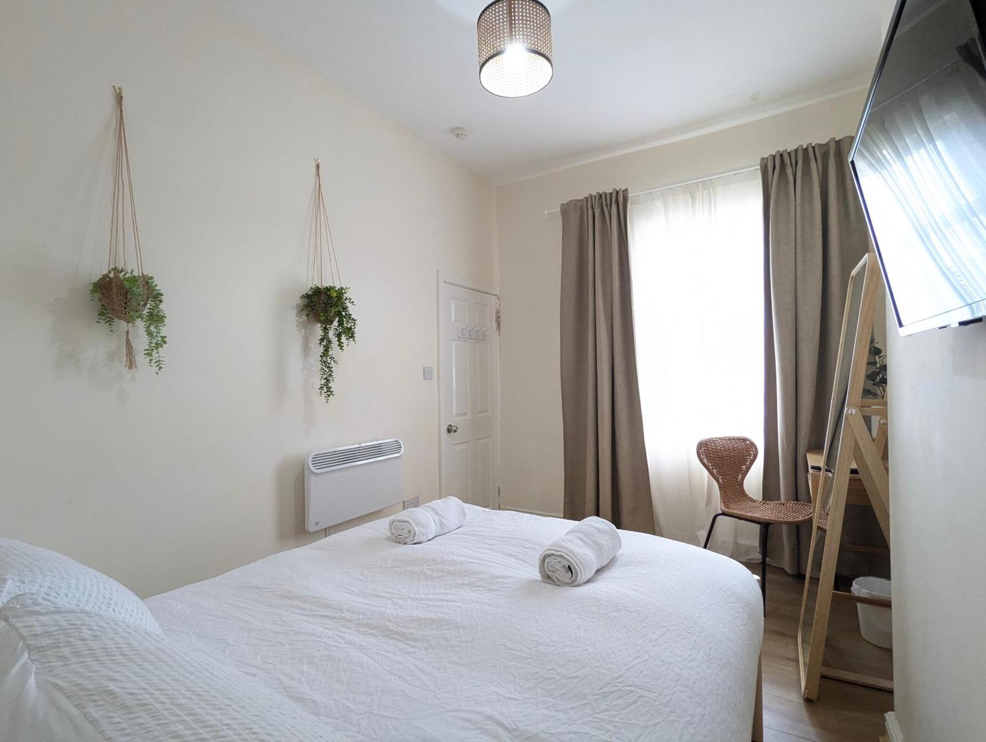 Guest In Anfiled Near Stadium, Free Parking Holiday home *