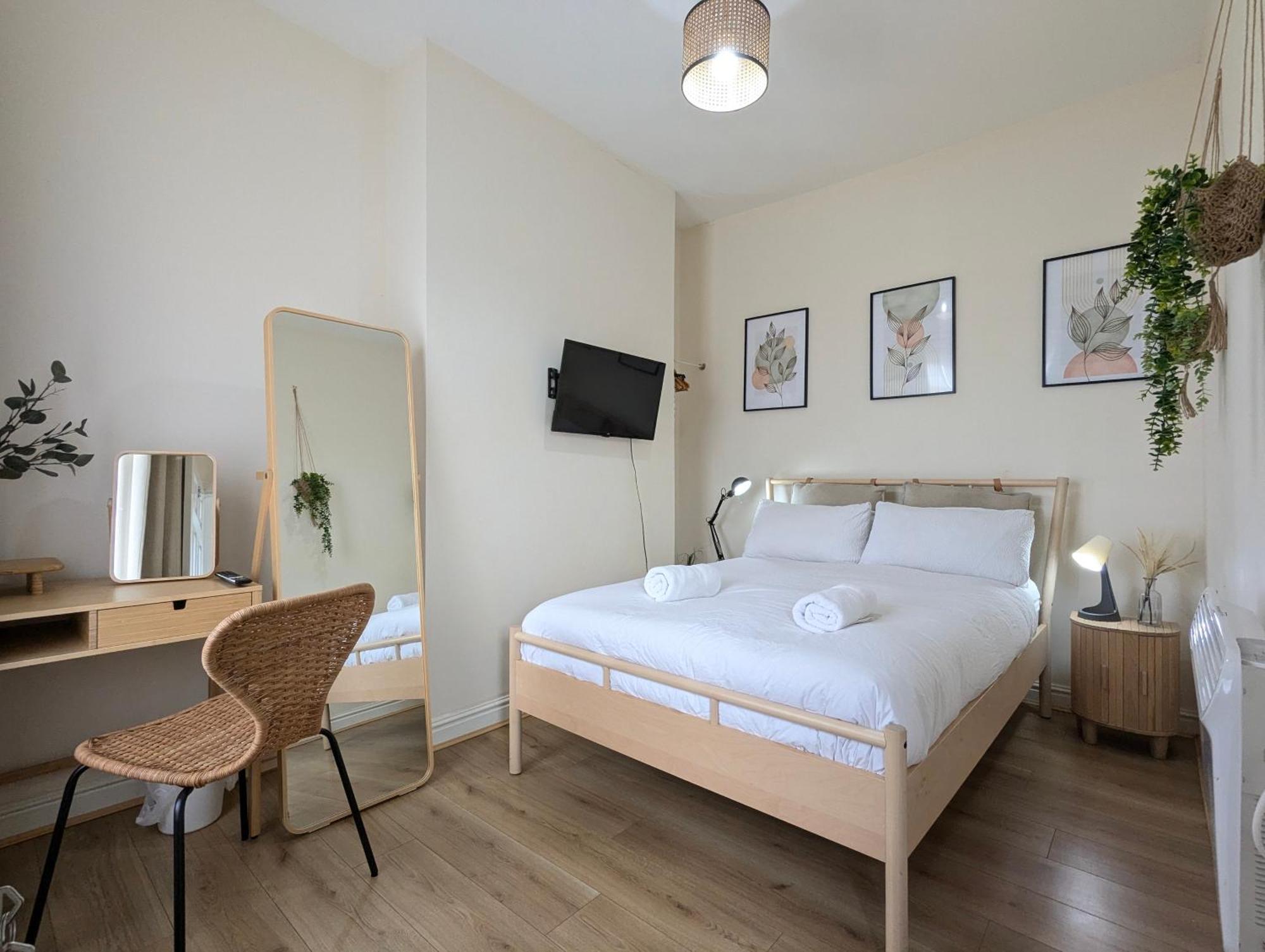 Guest In Anfiled Near Stadium, Free Parking Holiday home